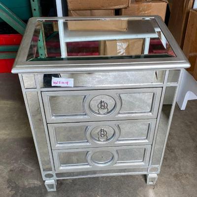 https://www.ebay.com/itm/125483401436	KN5004 Mid Century Modern Mirrored Nightstand Local Pickup		Auction	Starts 08/26/2022 after 6 PM
