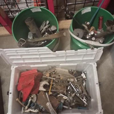 https://www.ebay.com/itm/115504822272	LAN3900A THREE CONTAINERS OF ASSORTED VINTAGE TOOLS AND OTHER ITEMS		Auction	Starts 08/26/2022...