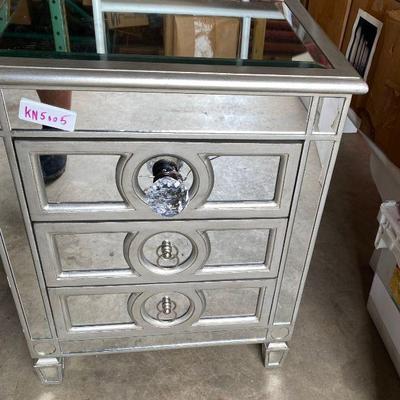https://www.ebay.com/itm/115505854739	KN5005 Mid Century Modern Mirrored Nightstand Local Pickup		Auction	Starts 08/26/2022 after 6 PM
