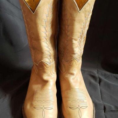 Cowboy Boots Featuring Tony Lama https://ctbids.com/estate-sale/17544/item/1736941