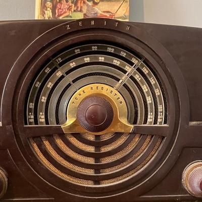 1940s Bakelite Zenith Tone Register Tube Radio