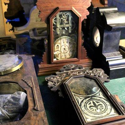 Clocks waiting for restoration and repairs.