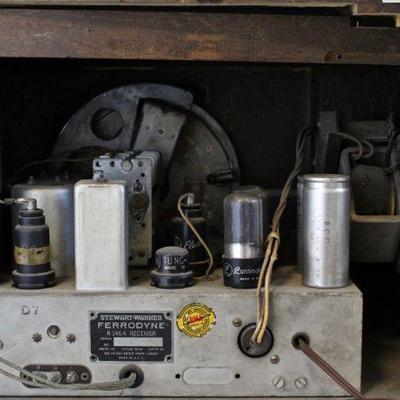 Detail - "Ferrodyne" R-146 receiver in Stewart Warner Corp. radio.