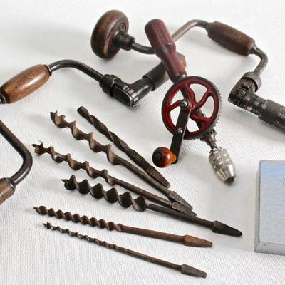 Wooden handle braces & drill, bits of various dimensions.