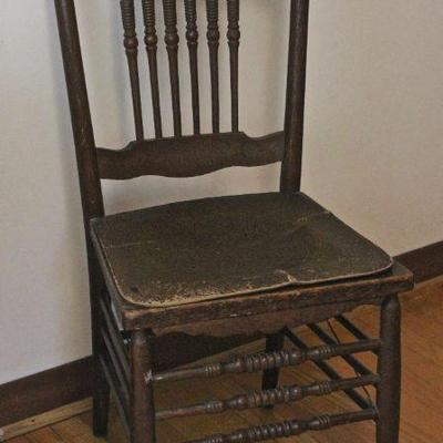 Antique spindle back side chair.