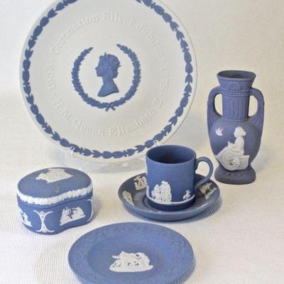 Collection of Wedgwood ceramics.