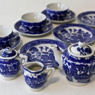 Adorable Blue Willow miniature tea set.
