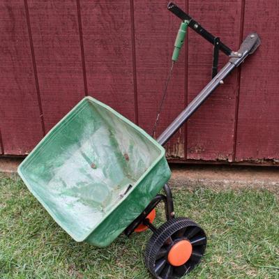 pull-behind spreader
