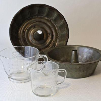 Vintage kitchen items - for use or just fun to look at.