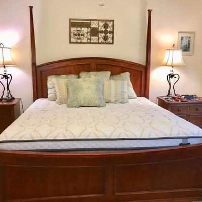 Thomasville 4 poster bed and Sealy boxspring and mattress $575