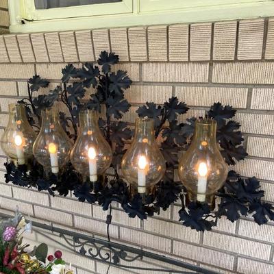 Metal light fixture (must remove on your own)