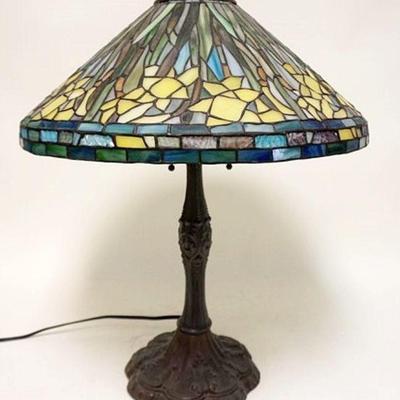 1079	CONTEMPORARY LEADED GLASS TABLE LAMP, APPROXIMATELY 25 IN HIGH
