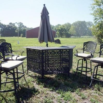 1288	CAST METAL PATIO BAR SET	CAST METAL PATIO BAR WITH 4 SWIVEL SEAT HIGH BACK BAR STOOLS AND FREE STANDING UNBRELLA, BAR APPROXIMATELY...
