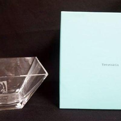 1152	TIFFANY AND CO. CLEAR GLASS BOWL WITH BOX	TIFFANY AND CO. CLEAR GLASS BOWL WITH BOX, SQUARE PRESENTATION BOWL, MOUNTAIN RIDGE...