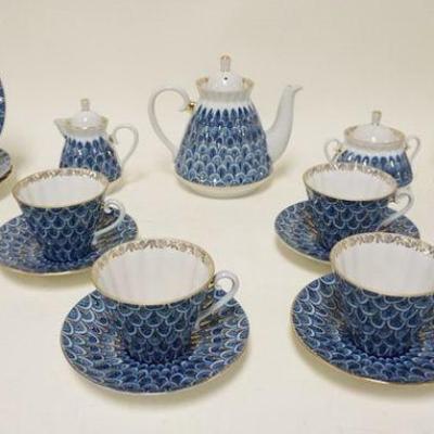1073	RUSSIAN IMPERIAL COMONOSOV PORCELAIN TEASET COMPLETE FOR 6 PERSONS, INCLUDING 6-7 1/4 IN CAKE PLATES
