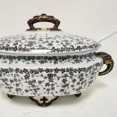 1169	ANTIQUE ROYAL WORCESTER TUREEN 	ANTIQUE ROYAL WORCESTER TUREEN WITH LADLE AND ELEPHANT TRUNK HANDLES, APPROXIMATELY 8 IN X 15 IN X 9...