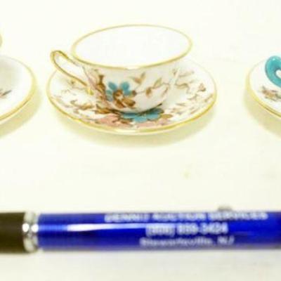 1178	3 MINIATURE STAFFORDSHIRE CUPS AND SAUCERS	LOT OF 3 MINIATURE STAFFORDSHIRE CUPS AND SAUCERS, APPROXIMATELY 1 IN HIGH
