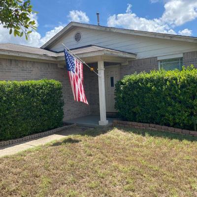 home for sale Bastrop TX to sell onlne auction sept 15, 2022   go to onealsauctioneering.com 