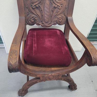 American Renaissance Revival Savaronola Chair circa 1900, oak wood, pressed back, arms terminate in shallow acanthus leaf carvings, very...