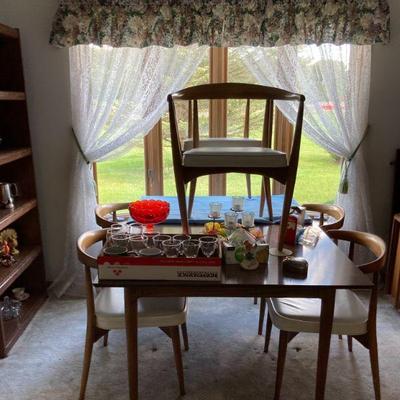 MCM table w/2 leaves & 6 chairs