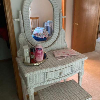 Wicker dressing table & bench seat
