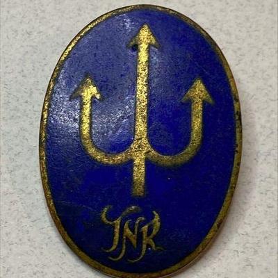 https://www.ebay.com/itm/115514403301	TNR UNDATED TRIDENT BLUE NEW ORLEANS MARDI GRAS KREWE FAVOR MGS759		Auction
