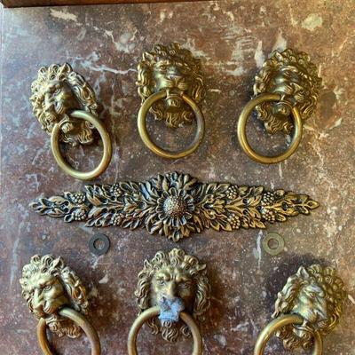 https://www.ebay.com/itm/125503731263	RR4010 - 6 Lion Head Drawer Pulls & Floral Brass Plaque		Auction
