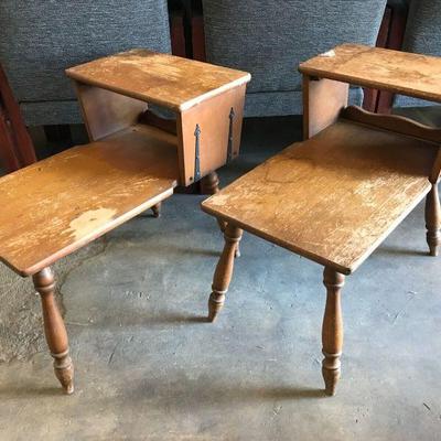 https://www.ebay.com/itm/115514396439	JF7020 Brown Wooden End-Tables with Raised Shelves
