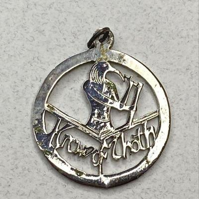 https://www.ebay.com/itm/125496070875	THOTH 1976 STERLING PENDANT NEW ORLEANS MARDI GRAS KREWE FAVOR MGS751		Auction

