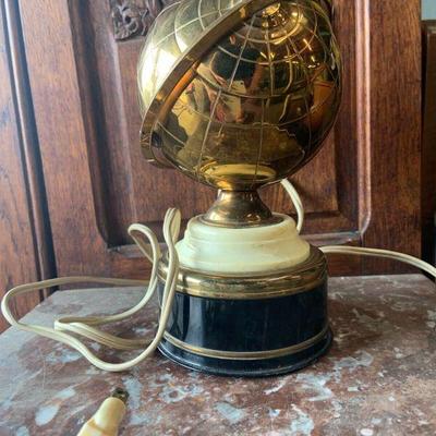 https://www.ebay.com/itm/115514396444	RR4007 Brass Globe Nightlite Lamp Tested Works LOCAL PICKUP		Auction
