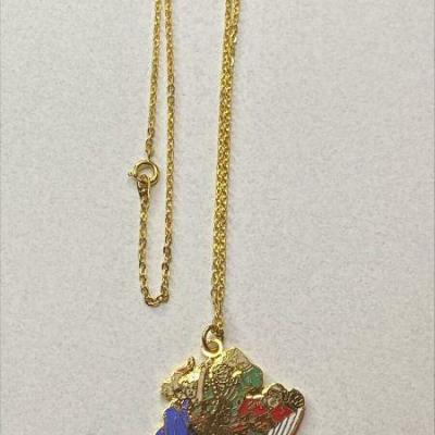 https://www.ebay.com/itm/125496070860	BACCHUS 1997 NECKLACE AND CHAIN NEW ORLEANS MARDI GRAS KREWE FAVOR MGS753
