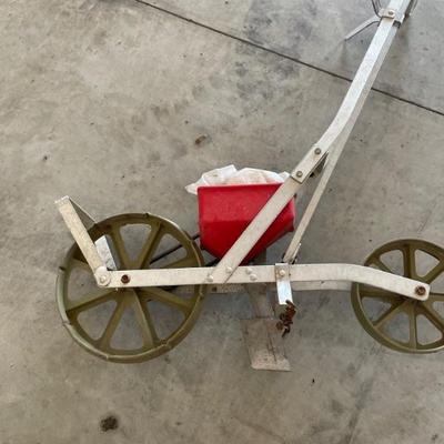 Garden seeder with 6 planter plates