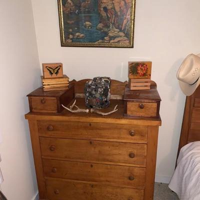  Antiuque  dresser