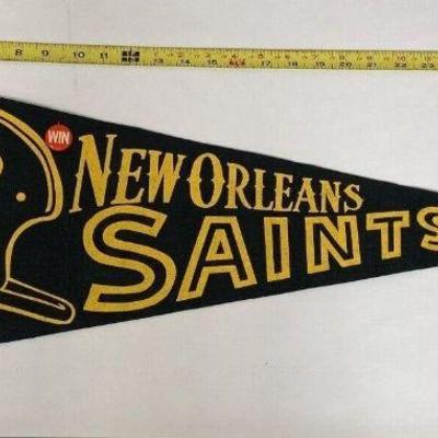 https://www.ebay.com/itm/115527621714	NC724 VINTAGE NEW ORLEANS SAINTS PENNANT BLACK AND GOLD WITH PIN
