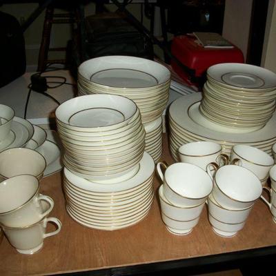 89pcs. Mikasa "Hunter" China Dinnerware