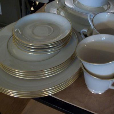 16pcs. Lenox "Hayworth" China Dinnerware