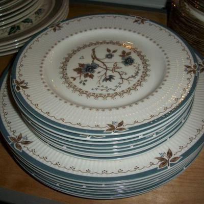 15pcs. Royal Doulton "Jamestown" China Dinnerware