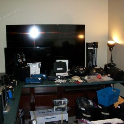 Samsung 55" TV has stand