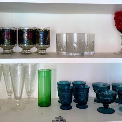 Several sets vintage glassware