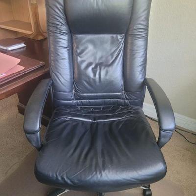 Swivel desk chair