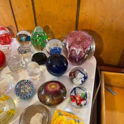 LARGE GLASS PAPERWEIGHT COLLECTION