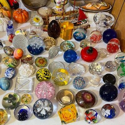 LARGE GLASS PAPERWEIGHT COLLECTION
