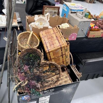 Lot of Baskets, Outdoor Camping Grate