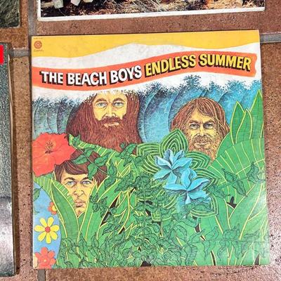 (4pc) BEACH BOYS ALBUMS | Four LP vinyl record albums by The Beach Boys, including Good Vibrations: The Best of the Beach Boys; Best of...