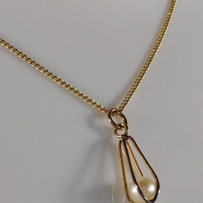 14K Gold Pearl Pendant & 9K Gold Chain Necklace