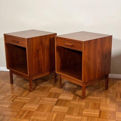 PAIR MID-CENTURY END TABLES | Mid-century modern bedside tables or night stands, each having a single drawer over an open shelf - h....