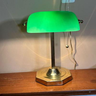 BANKER'S LAMP | Emeralite-type banker's desk lamp, with a green glass shade on a ribbed brass column attached to an octagonal base - h....