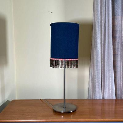 BEADED BEDSIDE LAMP | Small table lamp with beaded tassels hanging from a cylindrical shade, on a metal base - h. 23 in.