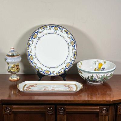 (4pc) WORCESTER & OTHER POTTERY | Including an Italian lidded urn of small size [lid attached] (h. 8-1/2 in.), a long Portuguese plate, a...