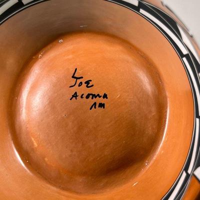 ACOMA POTTERY VASE | Loretta Joe Native American pottery vase, signed on the bottom, 